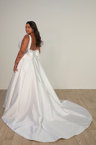 Jackie #2 default (PIPI-PL) PURE IVORY GWN W PORCELAIN TULLE SIDE PLUNGE & PURE IVORY BOW thumbnail