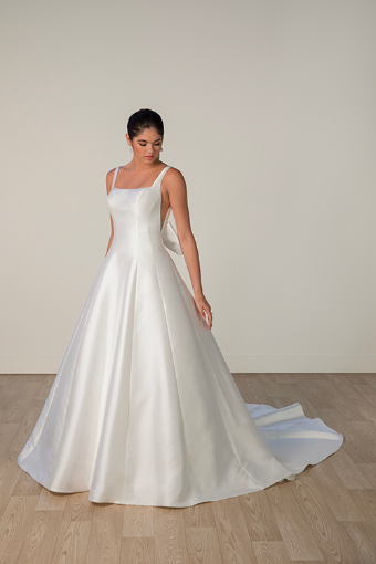 Jackie #0 default (PIPI-PL) PURE IVORY GWN W PORCELAIN TULLE SIDE PLUNGE & PURE IVORY BOW thumbnail